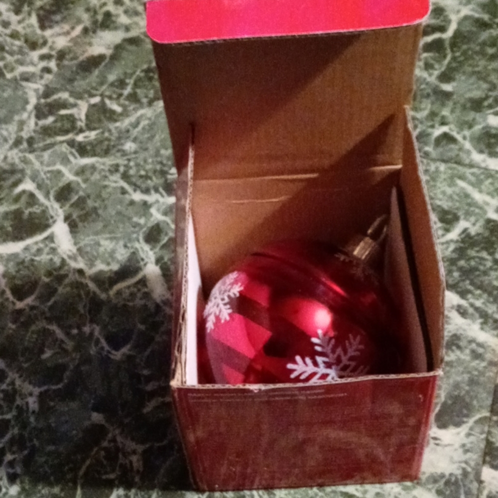 Majestic holiday blameless ornament tealight